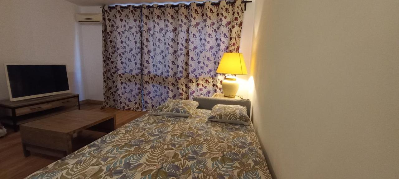 Loft Climatise "La Pinede", 50 M2, Tres Calme, 5 Mn A Pied Des Plages, Lit King Size Ла-Сейн-сюр-Мер Екстер'єр фото